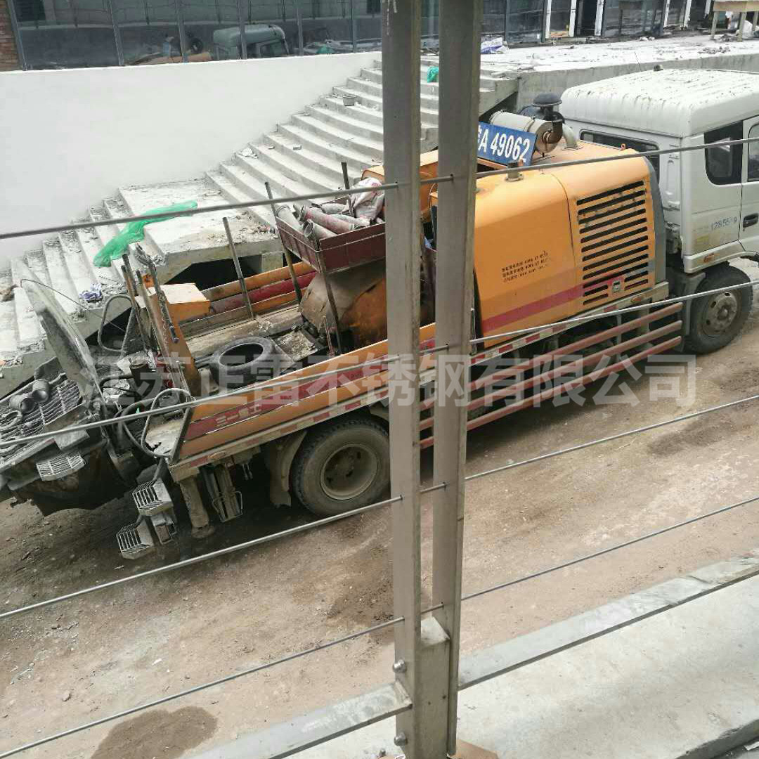 简易穿钢丝绳立柱